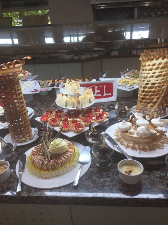 Ein Teil vom Nachtisch Melas Resort Hotel