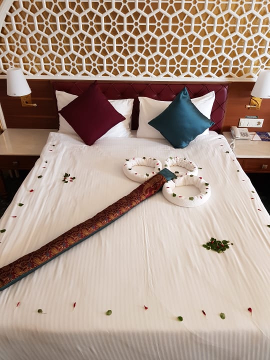 Zimmer Royal Taj Mahal Hotel