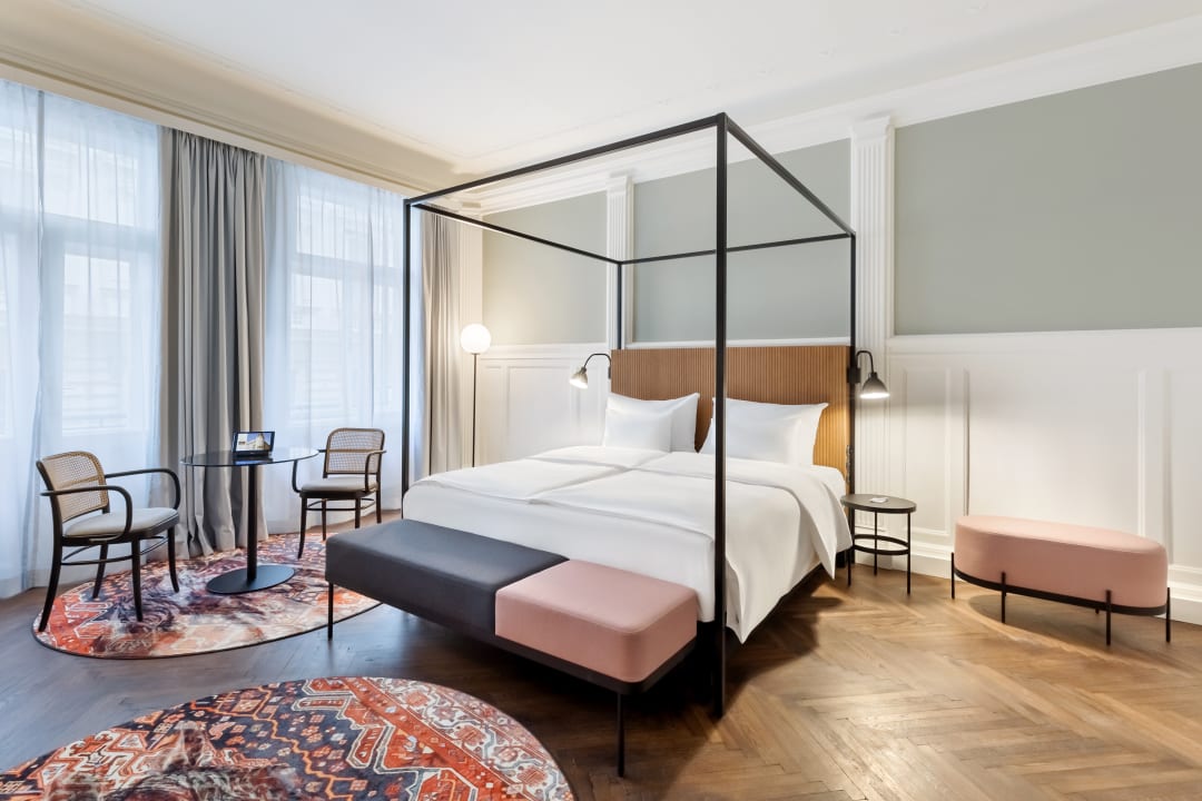 Zimmer Hotel Astoria Vienna, Curio Collection by Hilton