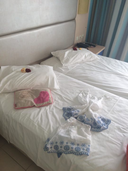 Roomservice Hotel Kouros Palace