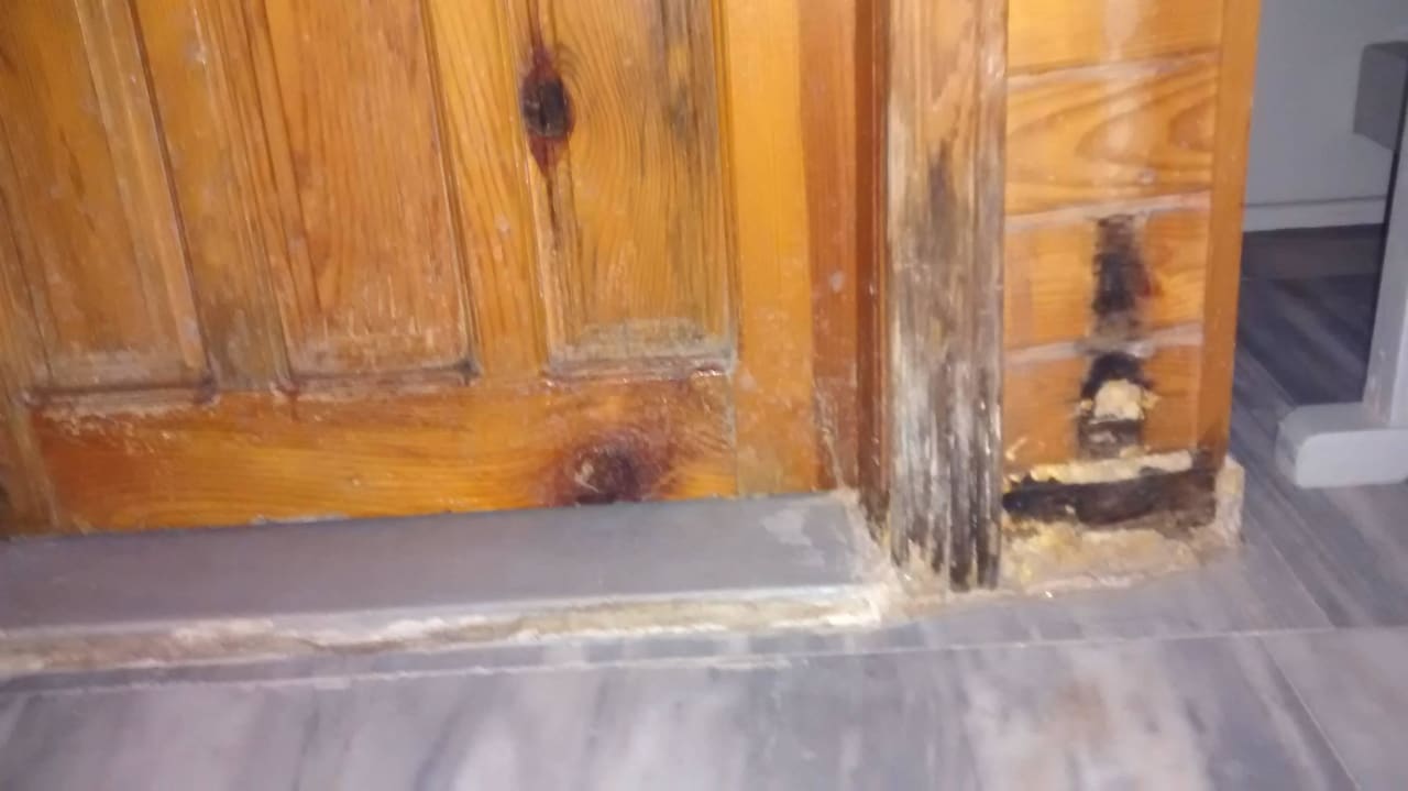 Badtür von außen Hotel Andiz Beach