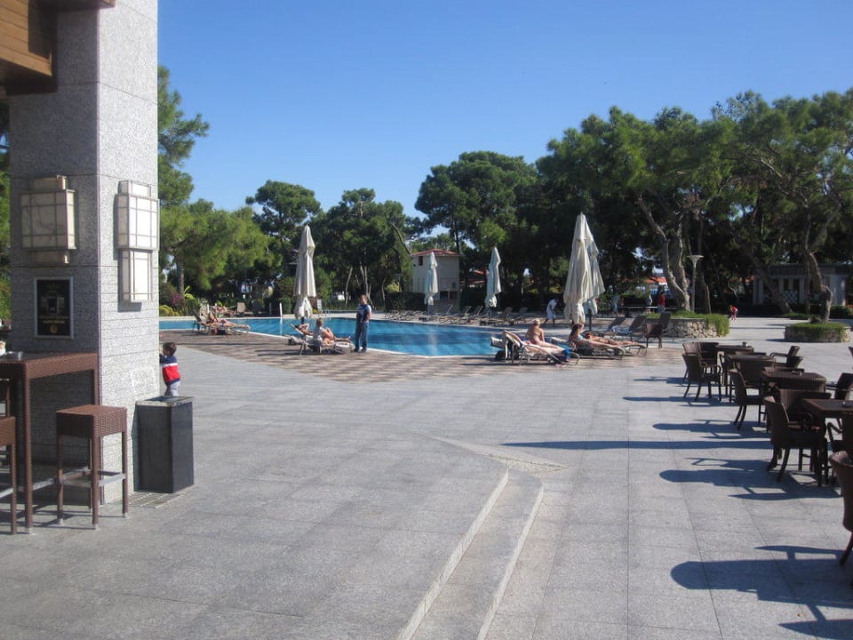 Blick auf einen Teil der riesigen Poolanlage Rixos Sungate