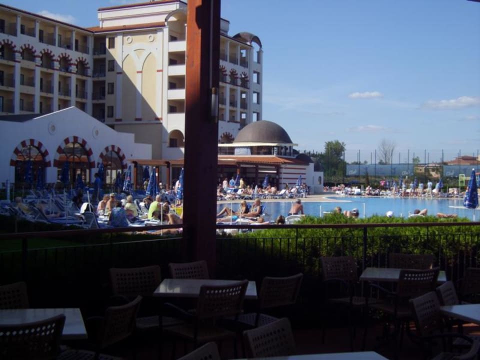Hotel & Pool von der Terrasse aus Alua Helios Bay