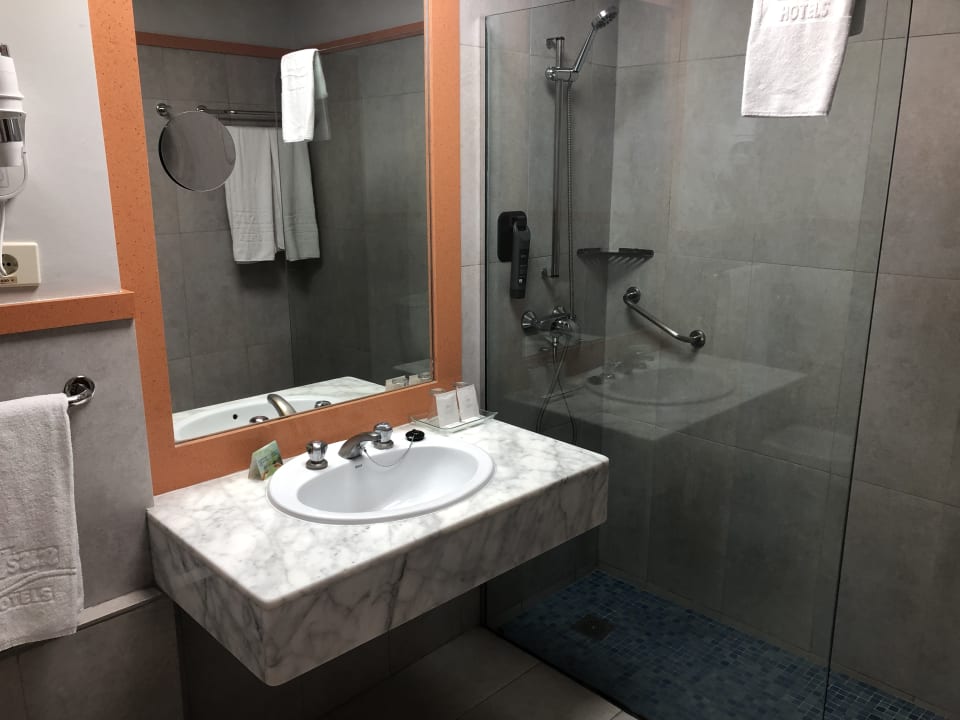 Zimmer allsun Hotel Lucana