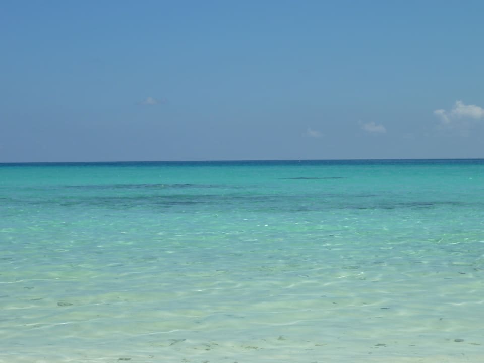 Strand bei der Dhonibar Kuramathi Maldives
