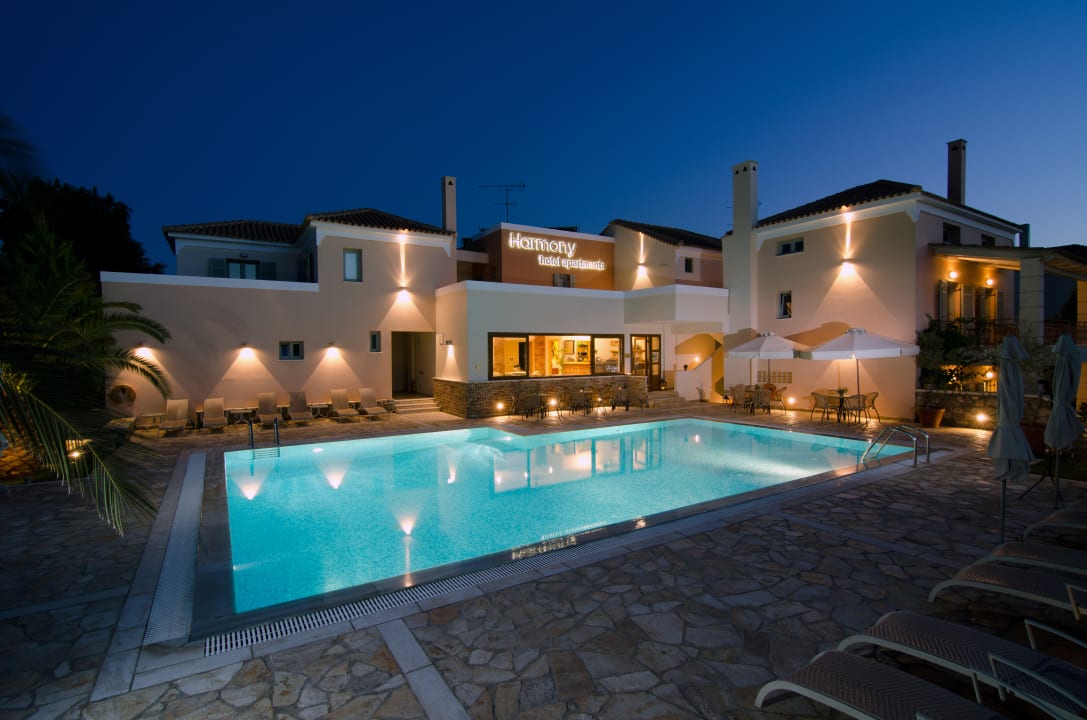 Pool Harmony Hotel Apartments