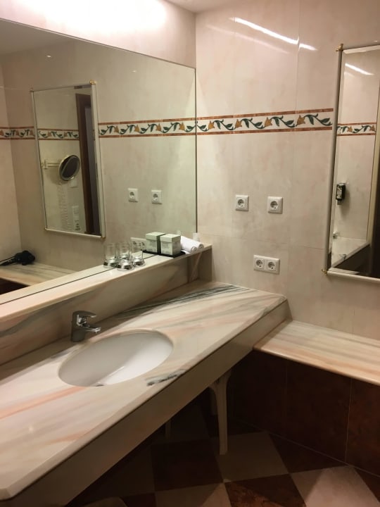 Bad DAS EDELWEISS Salzburg Mountain Resort