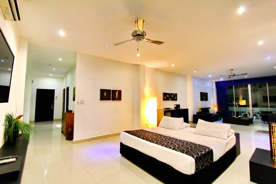 Master Suite East Suites