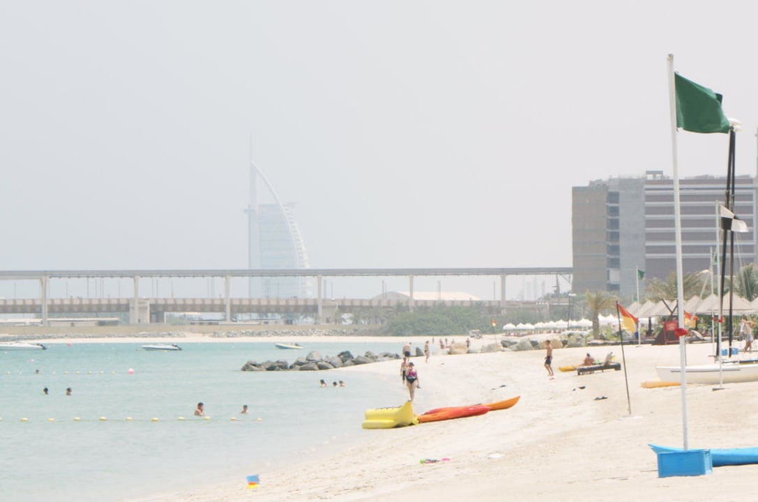 Burj al Arab vom Hotelstrand aus Le Meridien Mina Seyahi Beach Resort & Waterpark