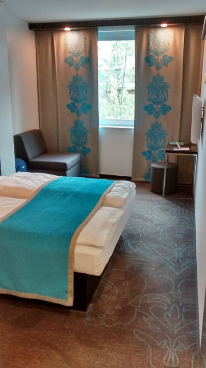 Bett und Arbeitsplatz Motel One Berlin-Bellevue