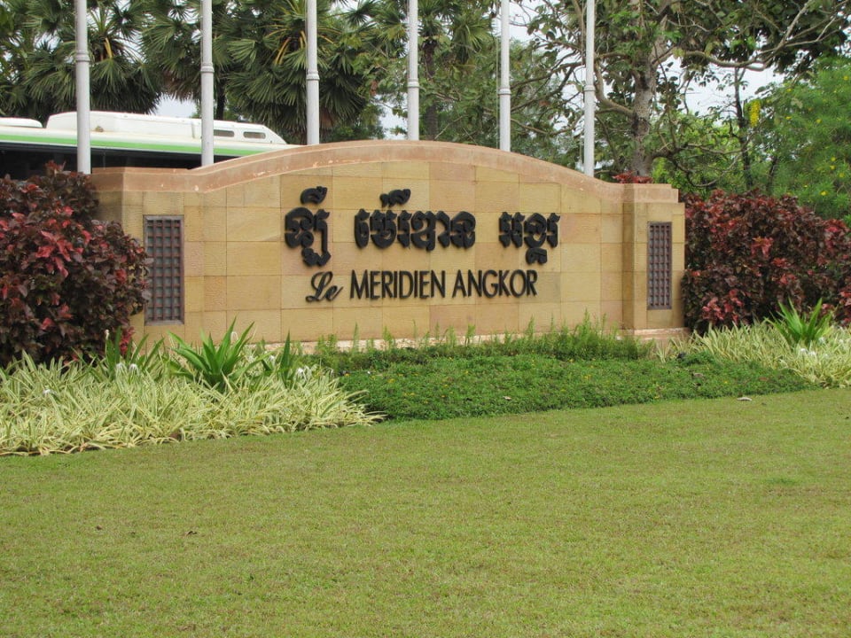 Eingangsbereich/ Garten Hotel Le Meridien Angkor