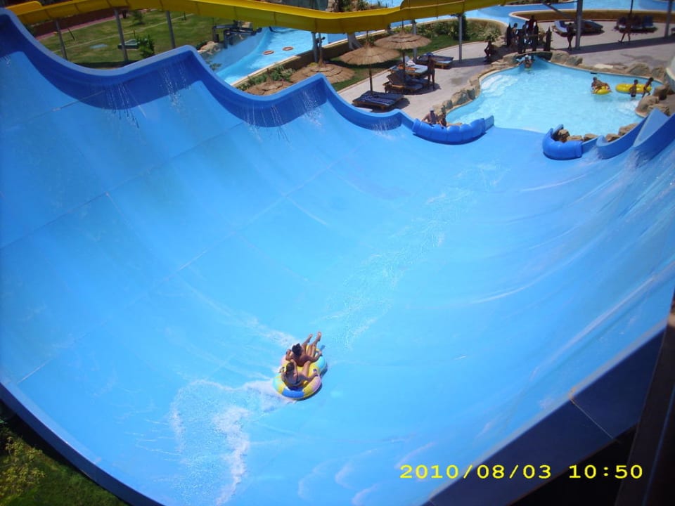 Rutsche im nahem Aqua-Park Pickalbatros Alf Leila Wa Leila Resort - Neverland Hurghada