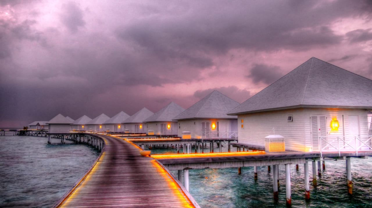 Wasservillen beim Eindunkeln Diamonds Thudufushi