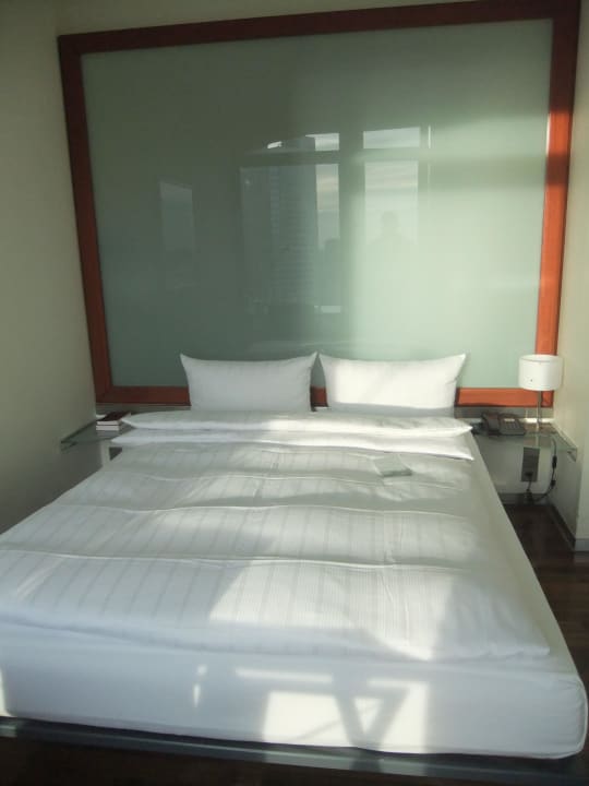 Bett INNSIDE by Meliá Frankfurt Eurotheum