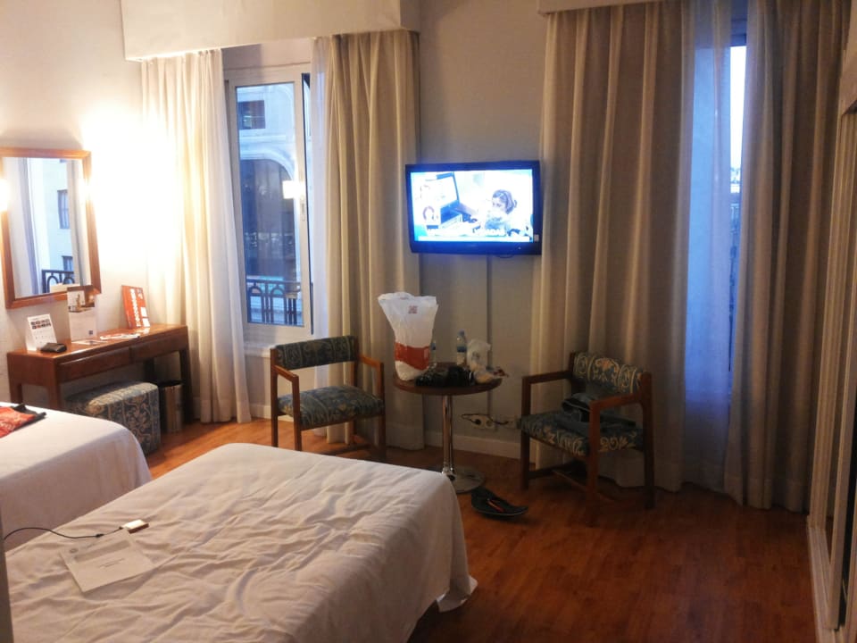 Pokój w Tryp Gran Via od ulicy na 5. piętrze Hotel Madrid Gran Vía by Melia