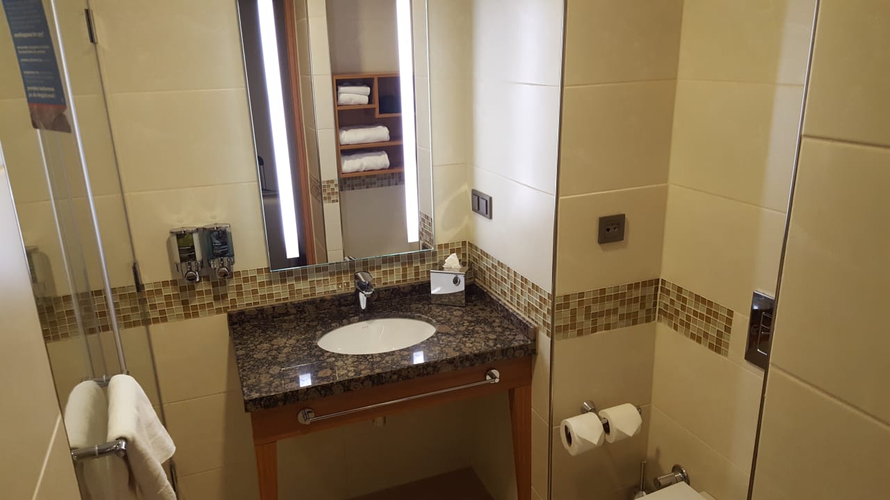 Zimmer Hampton by Hilton Istanbul Atakoy