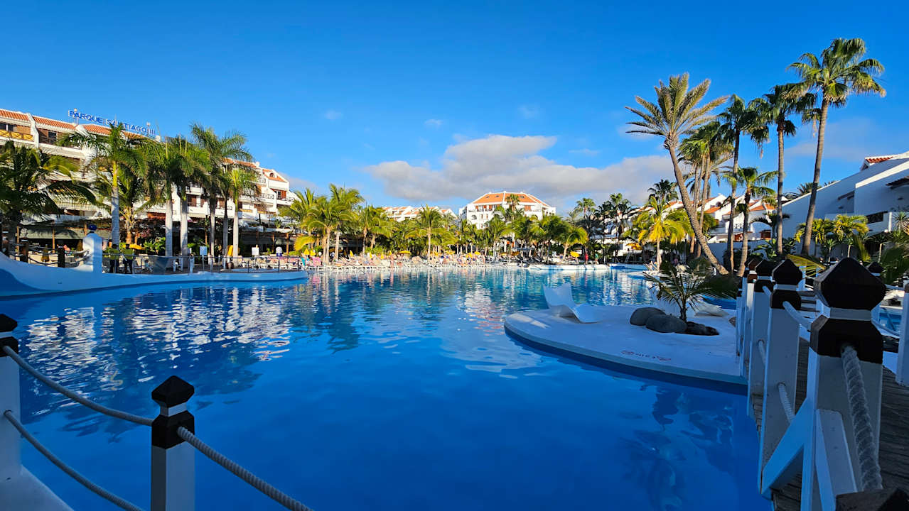 Pool Parque Santiago III Official