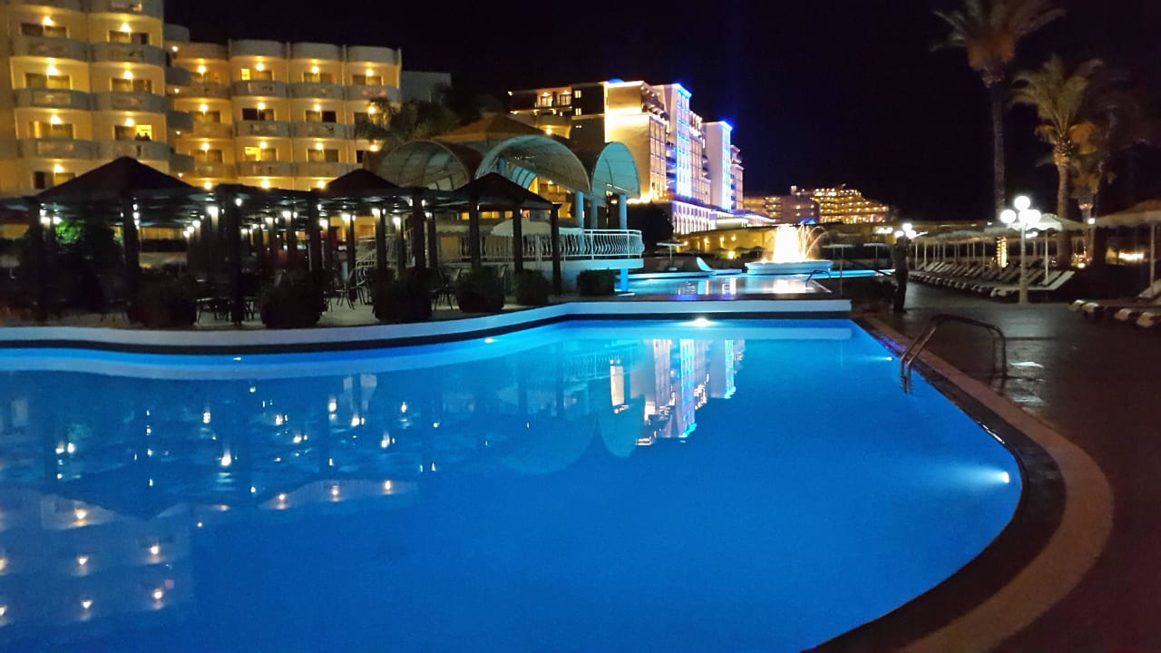 Pool bei Nacht Rodos Palladium Leisure & Wellness
