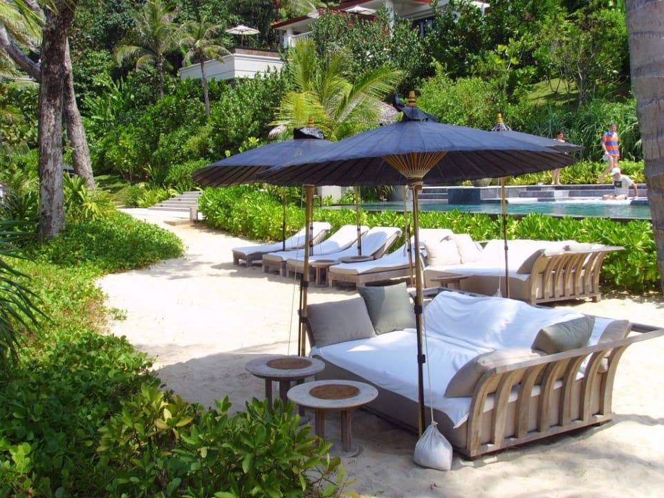 relaxsofa am strand Trisara Villas & Residences Phuket