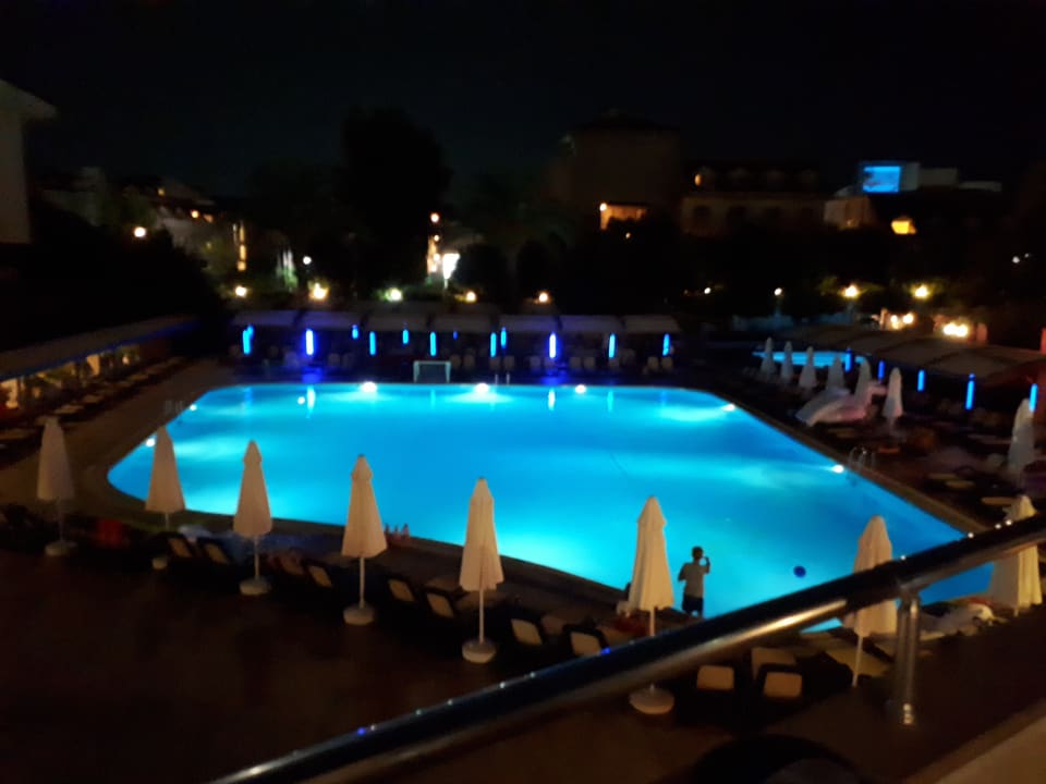 Pool Side Breeze Hotel