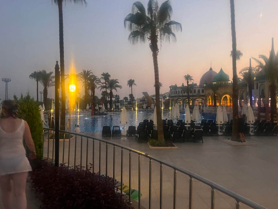 Pool Kamelya Aishen Club