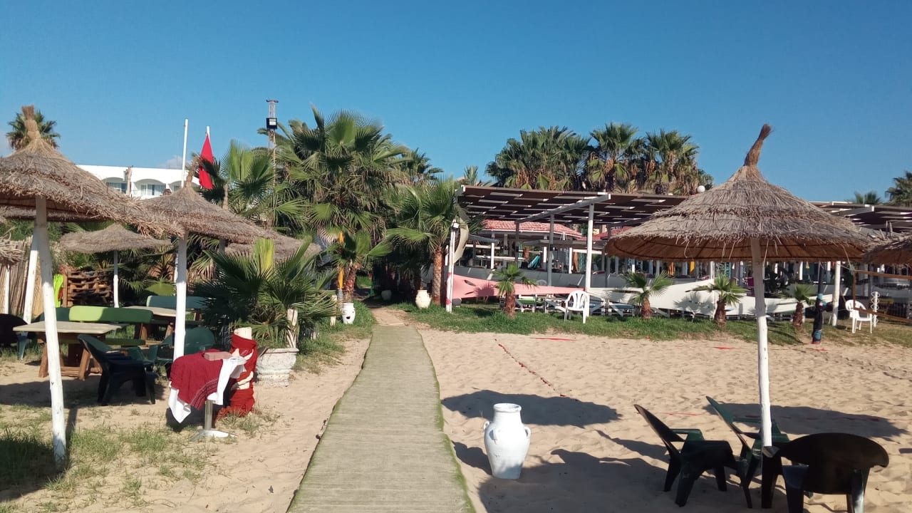 Strand Hotel Nesrine