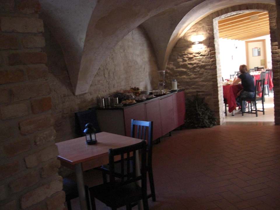 Frühstücksraum im Hintergrund Hotel Casa A Colori