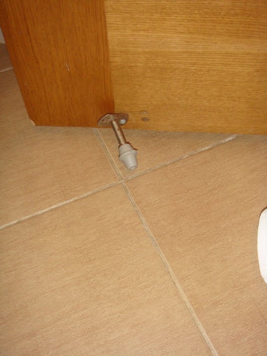 Defekter Türstopper an Badtür Zi, 1211 FUN&SUN Smart Hane Sun Hotel