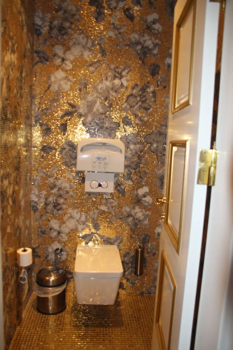 Vergoldete Toiletten Azura Deluxe Resort & Spa Hotel