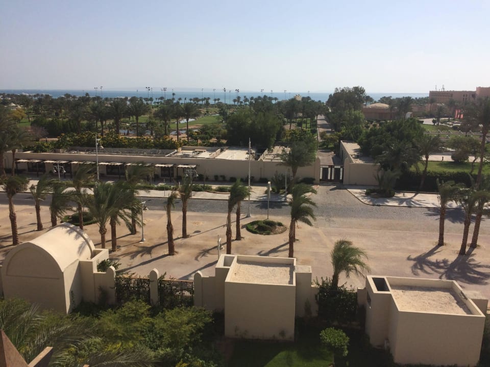 Ausblick von der Dachterrasse Steigenberger Aqua Magic