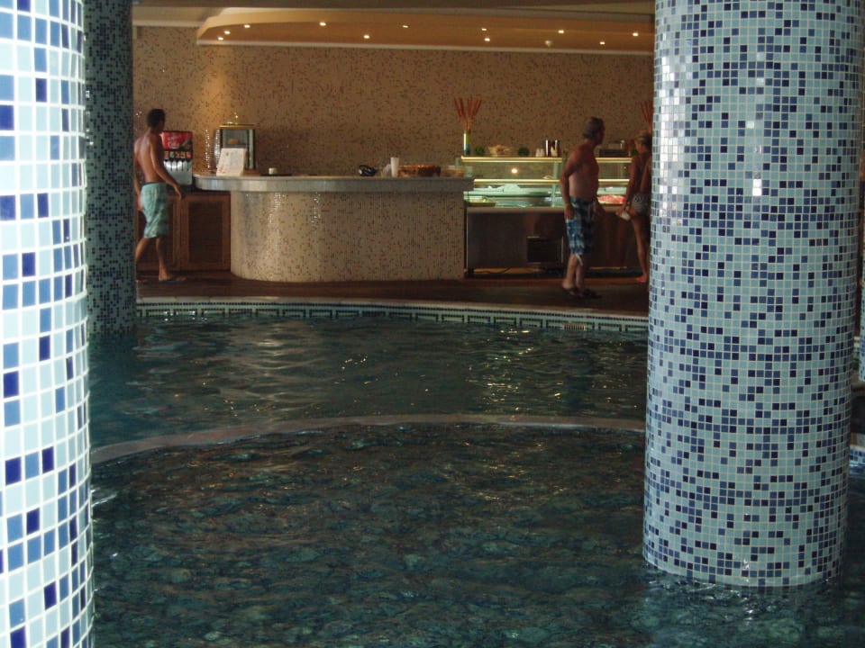 Innenpool & Mythospoolbar Hotel Kalithea Horizon Royal