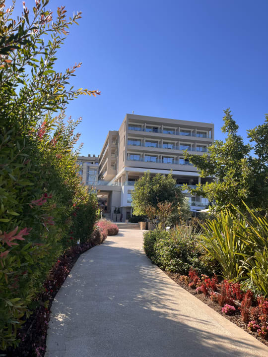 Gartenanlage Ikos Dassia