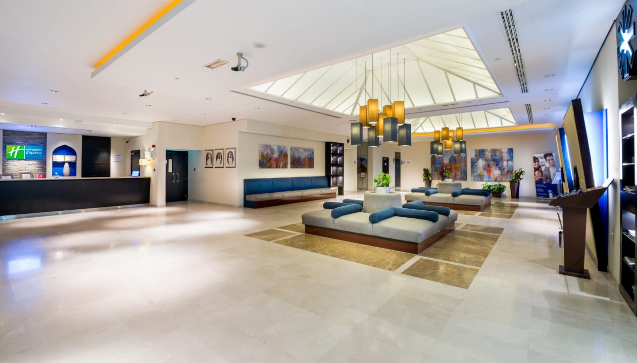 Lobby Holiday Inn Express Dubai Airport