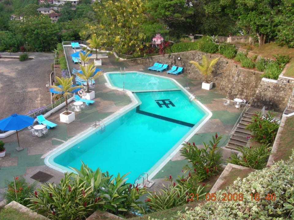 Blick zu Pool Hotel Topaz