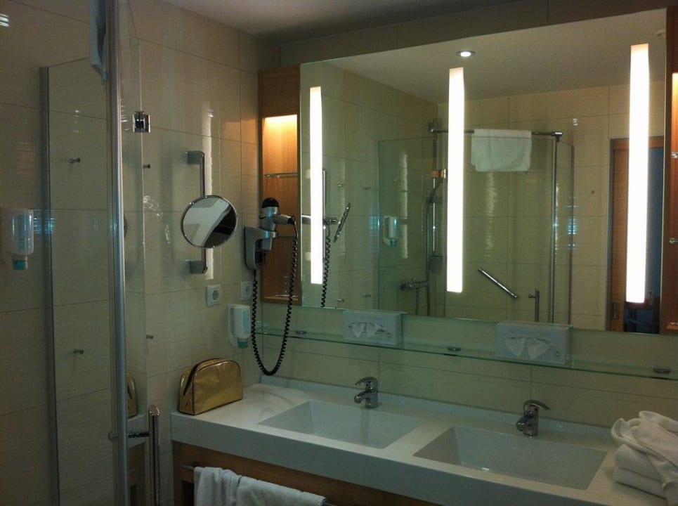Badezimmer in der Suite Heilthermen Resort Bad Waltersdorf