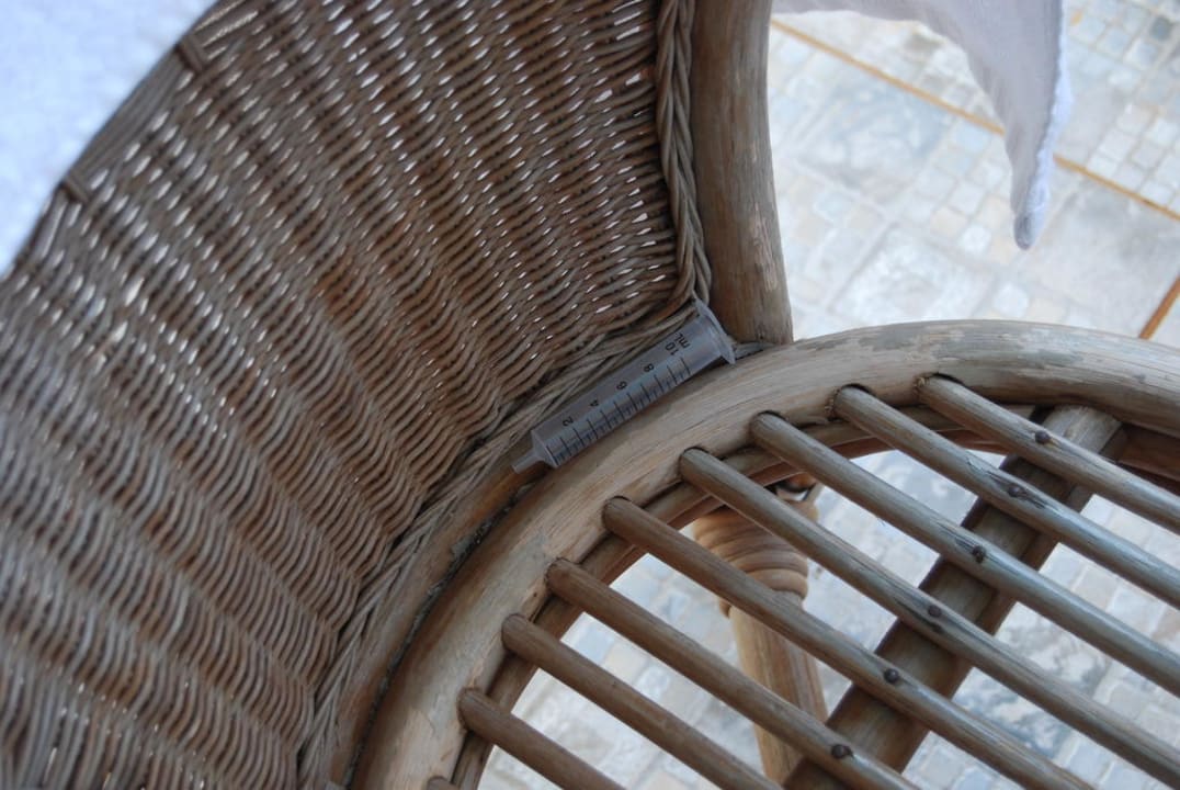 Eine Spritze auf dem Balkon! Isla Brown Chania Resort, Curio Collection by Hilton