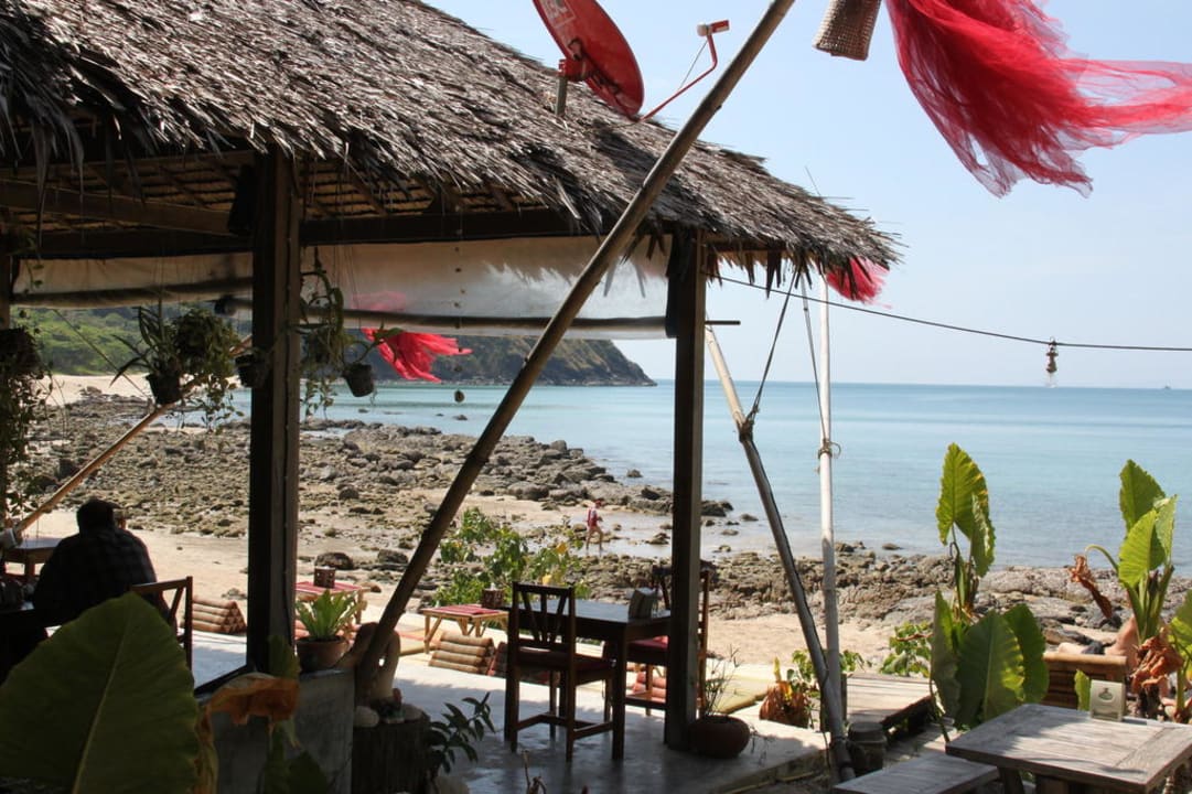 Blick zum Strand Bungalows Baan Phu Lae