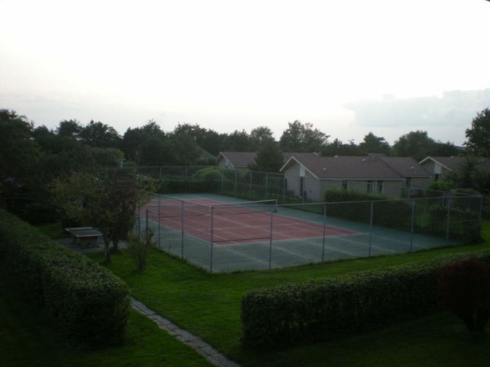 Tennisplatz, Blick vom Balkon Hotel Hofker