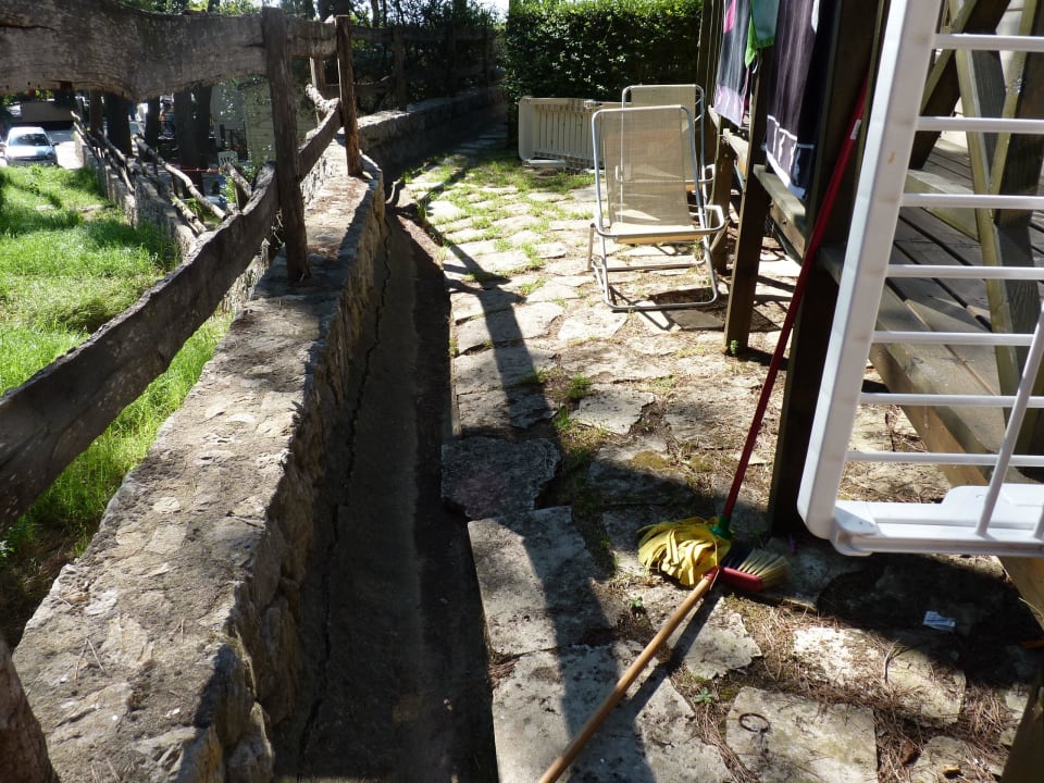 Weg zum Mobilheim NR.9 Camping Castell Montgri