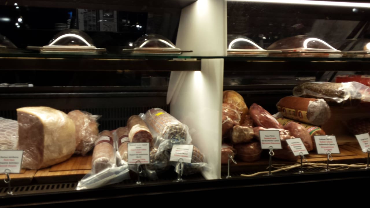 Wurstauswahl im "Azure24" Maxx Royal Belek Golf Resort