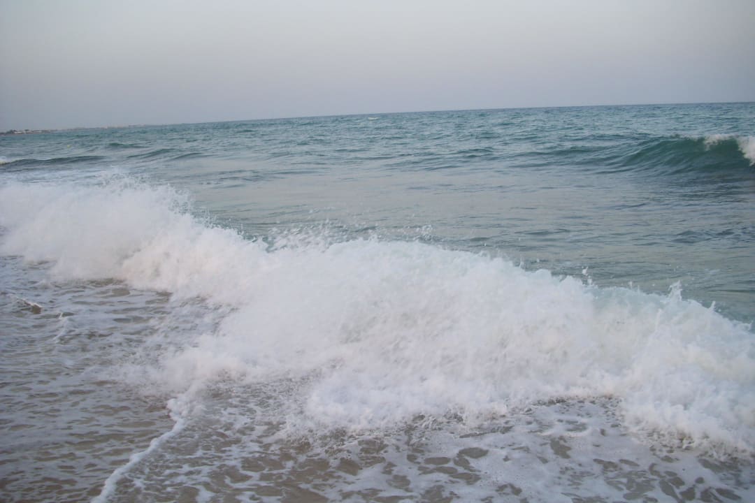 Wellengang am Hotelstrand Omar Khayam Resort & Aquapark