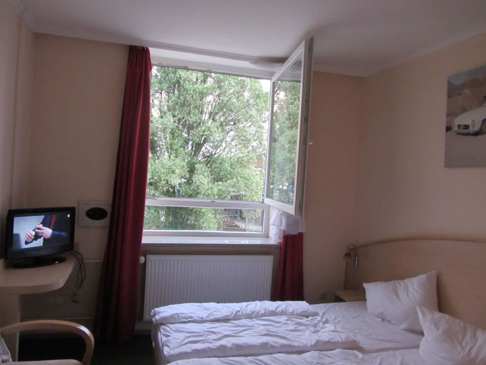 Hell und freundlich PLAZA INN Hamburg Moorfleet