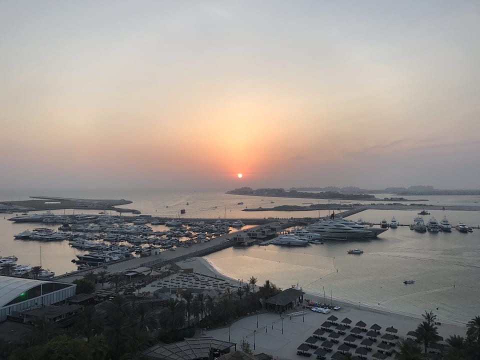 Ausblick Le Meridien Mina Seyahi Beach Resort & Waterpark