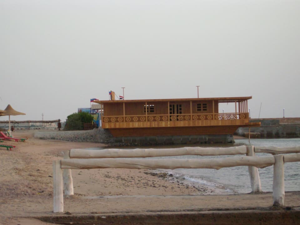 Noch nicht geöffnetes Fischrestaurant  Ali Baba Palace Resort