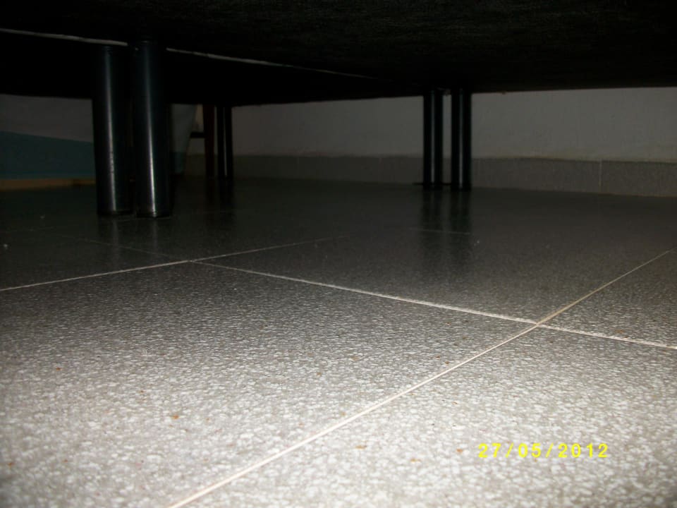 Unterm Bett 104 Smy Portocolom