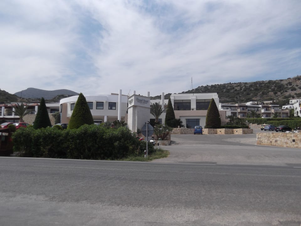 Auffahrt zum Hotel Grand Hotel Holiday Resort