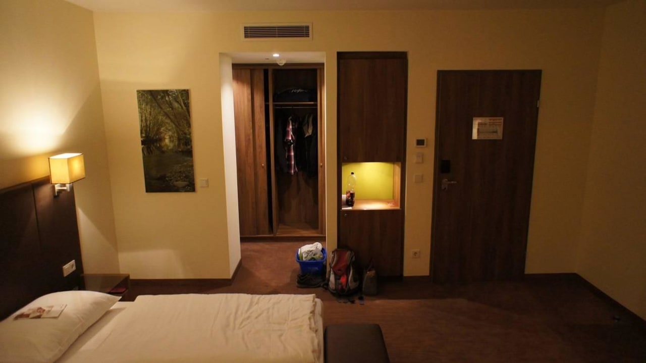 Schrank Austria Trend Hotel Doppio