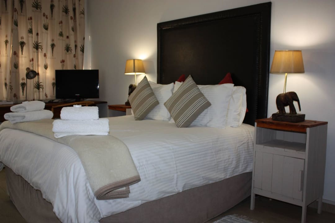 Double Guestroom Guesthouse Bush Pillow