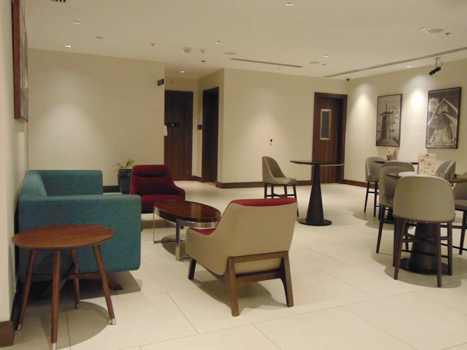 Lobby Hampton By Hilton Dubai Airport
