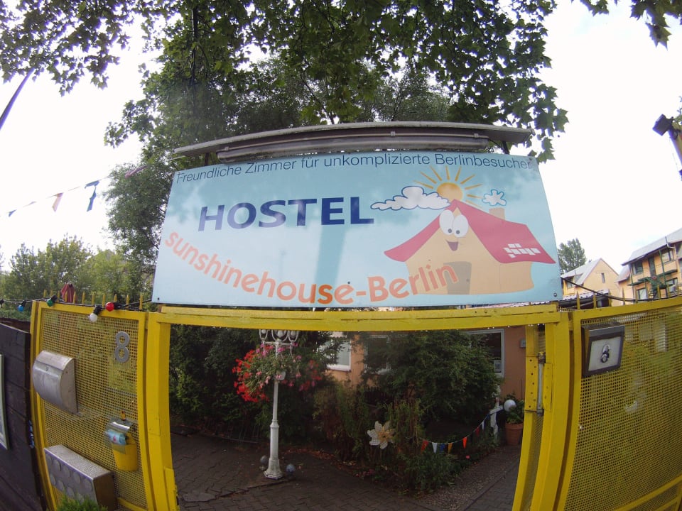 Haupteingang Hostel Sunshinehouse-Berlin